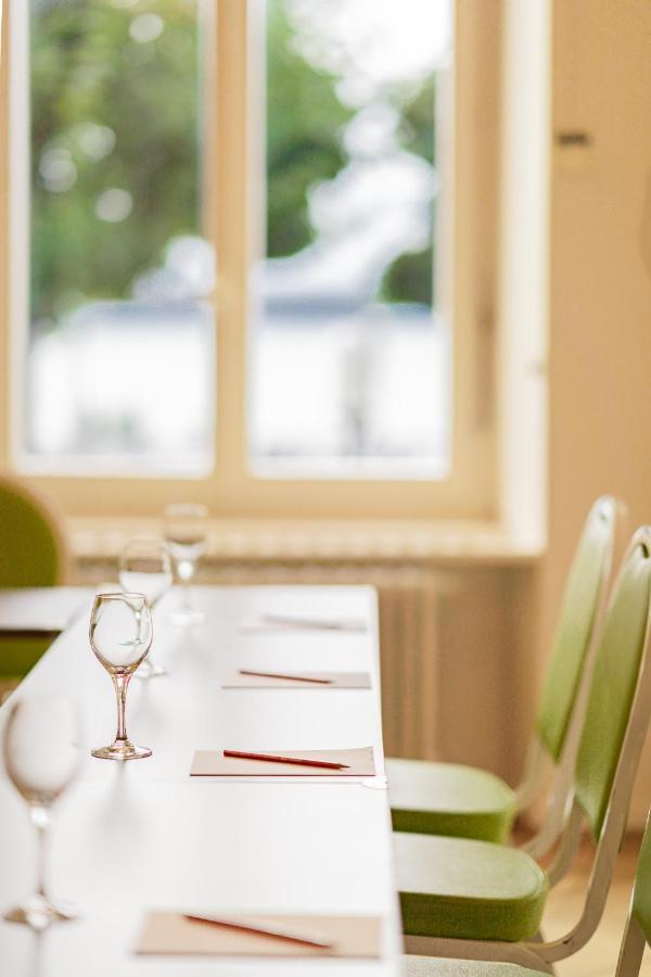 Hotel Alpes & Lac Neuchatel Ngoại thất bức ảnh